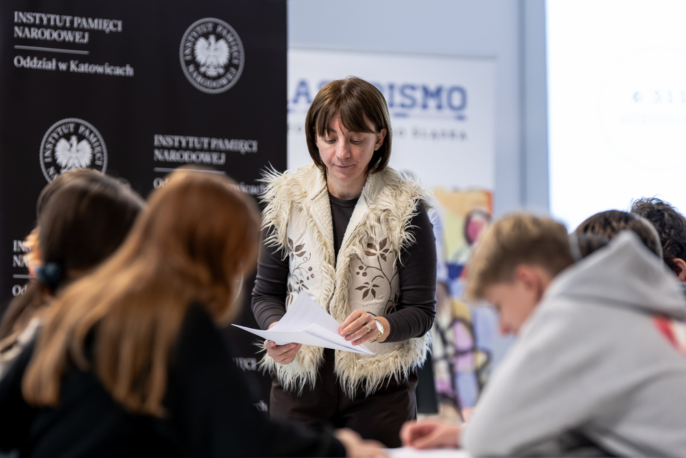 Zajęcia, które uczą pamięci: uczniowie prowadzą „Śledztwo katyńskie”. Fot.: IPN Krzysztof Łojko