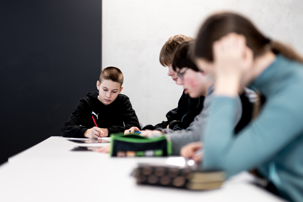 Zajęcia, które uczą pamięci: uczniowie prowadzą „Śledztwo katyńskie”. Fot.: IPN Krzysztof Łojko