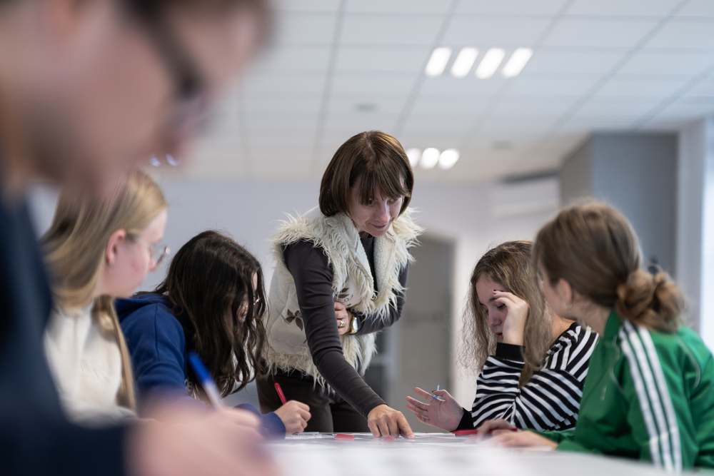 Zajęcia, które uczą pamięci: uczniowie prowadzą „Śledztwo katyńskie”. Fot.: IPN Krzysztof Łojko