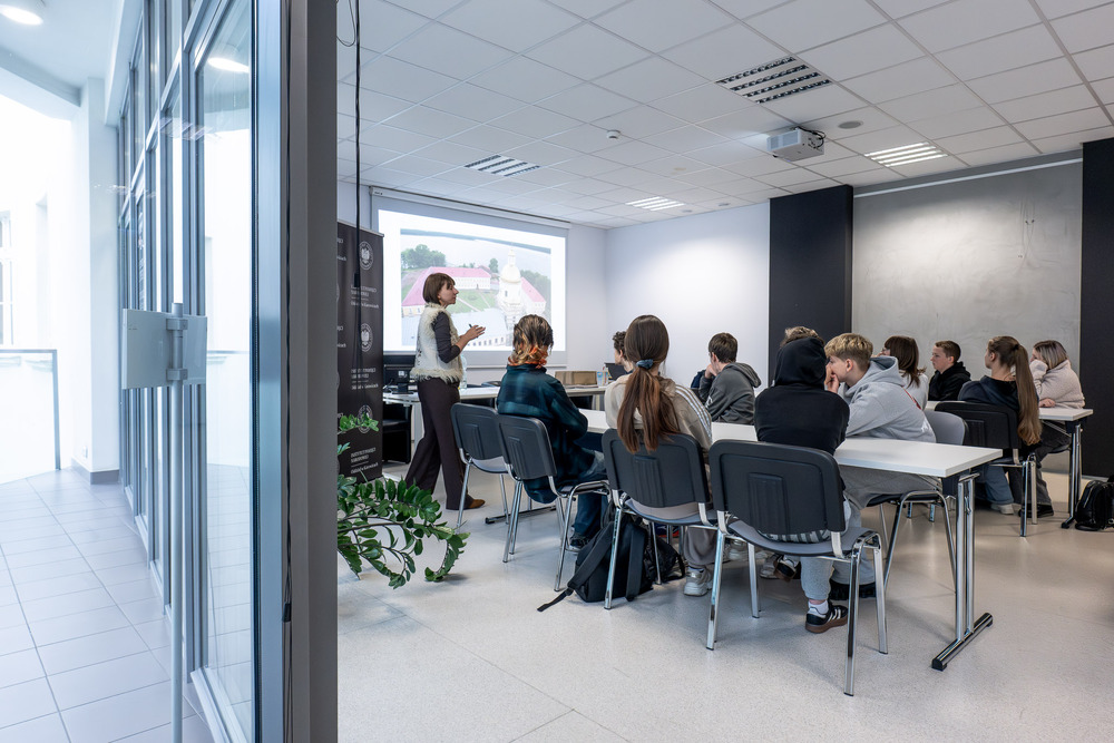 Zajęcia, które uczą pamięci: uczniowie prowadzą „Śledztwo katyńskie”. Fot.: IPN Krzysztof Łojko