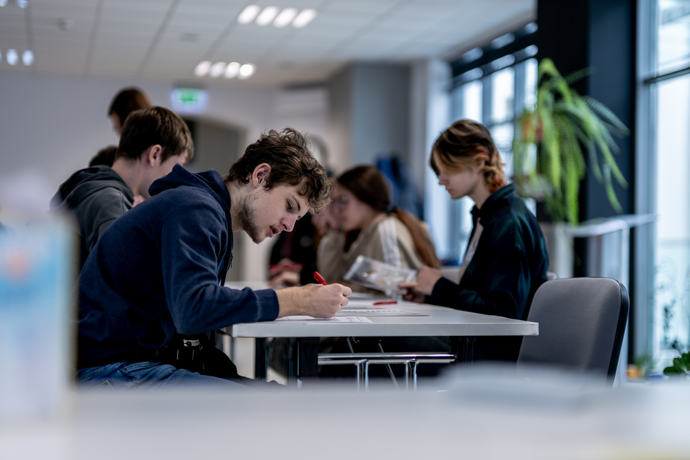 Zajęcia, które uczą pamięci: uczniowie prowadzą „Śledztwo katyńskie”. Fot.: IPN Krzysztof Łojko