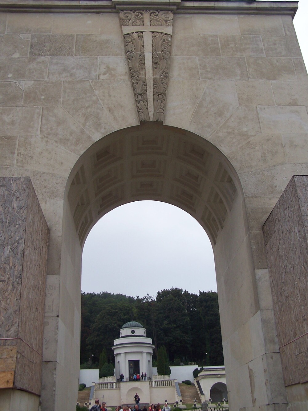 Fragment Pomnika Chwaly na Cmentarzu Obrońców Lwowa. Fot. Dominik Abłamowicz