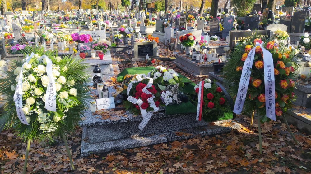 Delegacja katowickiego IPN wzięła udział w ostatnim pożegnaniu zmarłego. Fot. IPN