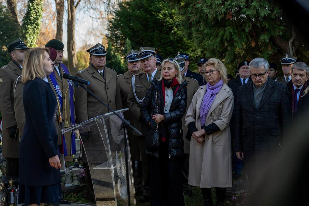 Uroczystość oznaczenia grobu gen. broni Leona Berbeckiego plakietą „Grób Weterana Walk o Wolność i Niepodległość Polski”. Fot.: IPN Krzysztof Łojko