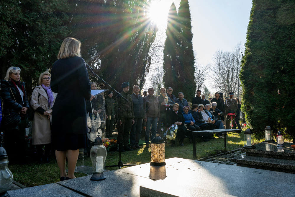 Uroczystość oznaczenia grobu gen. broni Leona Berbeckiego plakietą „Grób Weterana Walk o Wolność i Niepodległość Polski”. Fot.: IPN Krzysztof Łojko