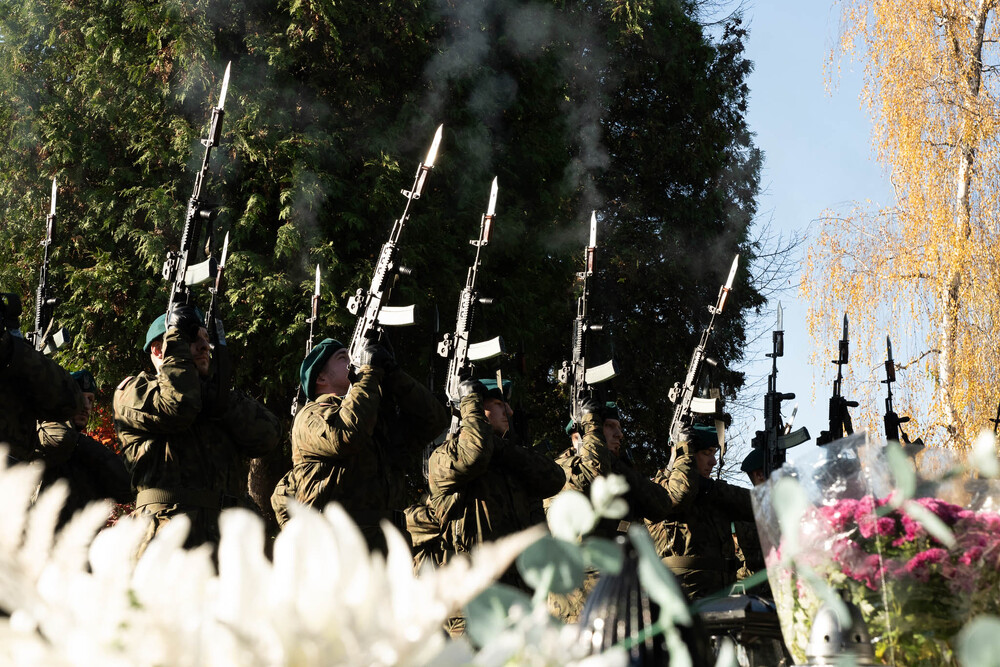 Uroczystość oznaczenia grobu gen. broni Leona Berbeckiego plakietą „Grób Weterana Walk o Wolność i Niepodległość Polski”. Fot.: IPN Krzysztof Łojko