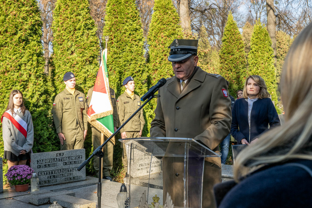 Uroczystość oznaczenia grobu gen. broni Leona Berbeckiego plakietą „Grób Weterana Walk o Wolność i Niepodległość Polski”. Fot.: IPN Krzysztof Łojko