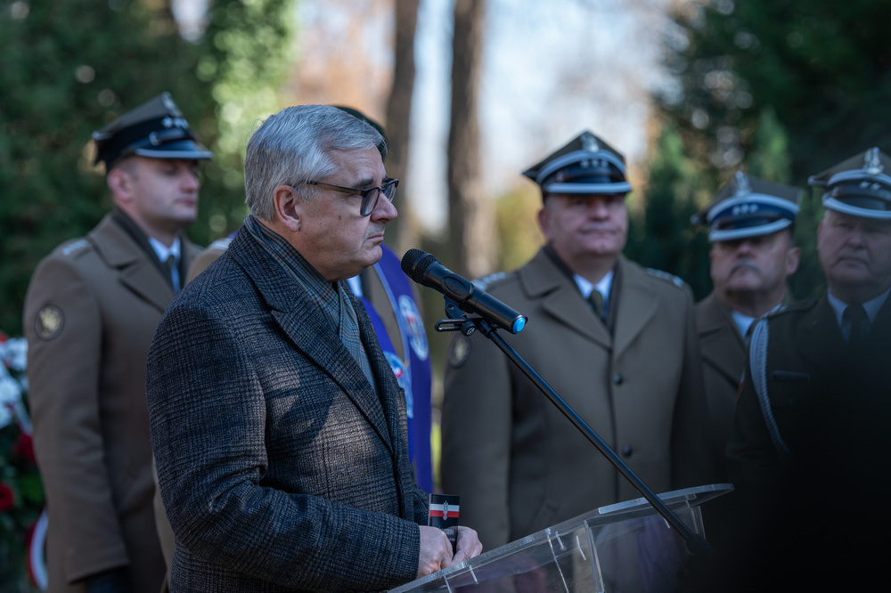 Uroczystość oznaczenia grobu gen. broni Leona Berbeckiego plakietą „Grób Weterana Walk o Wolność i Niepodległość Polski”. Fot.: IPN Krzysztof Łojko