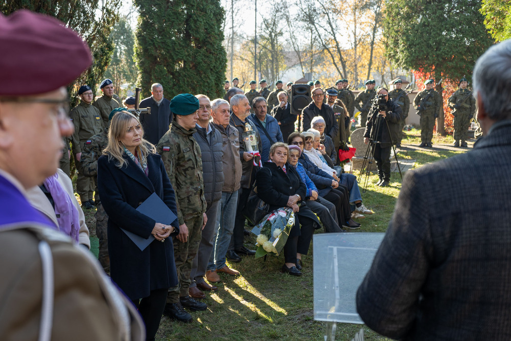 Uroczystość oznaczenia grobu gen. broni Leona Berbeckiego plakietą „Grób Weterana Walk o Wolność i Niepodległość Polski”. Fot.: IPN Krzysztof Łojko