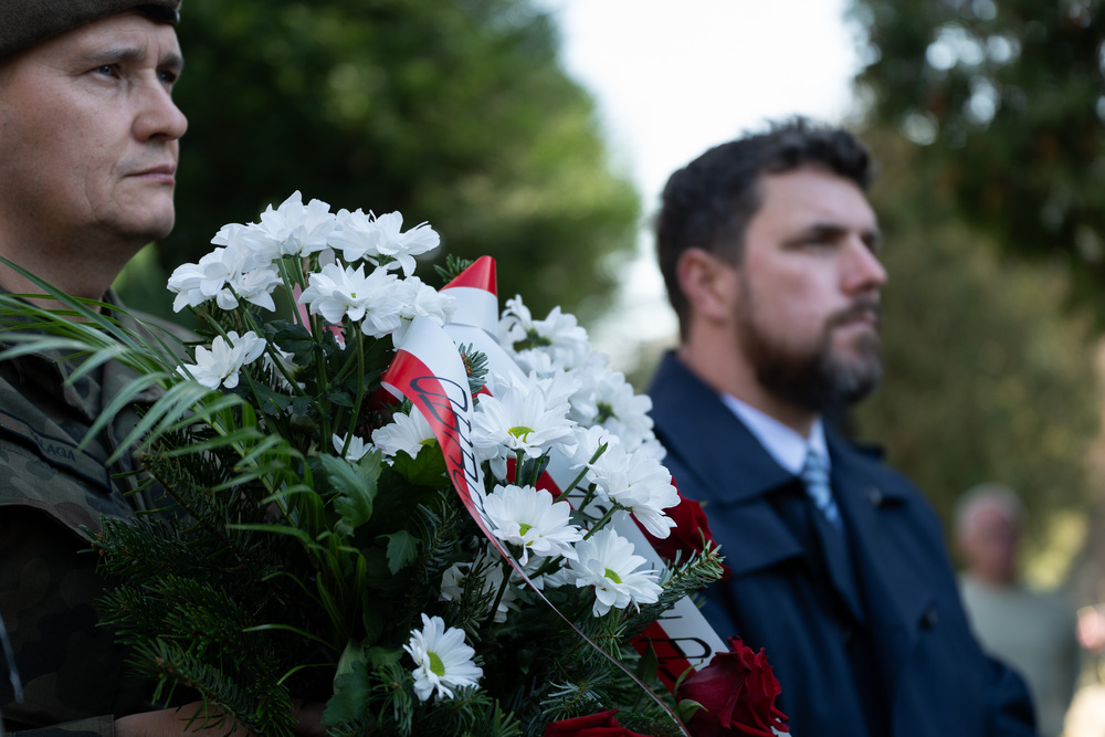 Uroczystość oznaczenia grobu gen. broni Leona Berbeckiego plakietą „Grób Weterana Walk o Wolność i Niepodległość Polski”. Fot.: IPN Krzysztof Łojko