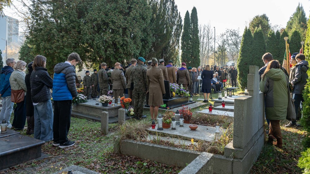 Uroczystość oznaczenia grobu gen. broni Leona Berbeckiego plakietą „Grób Weterana Walk o Wolność i Niepodległość Polski”. Fot.: IPN Krzysztof Łojko