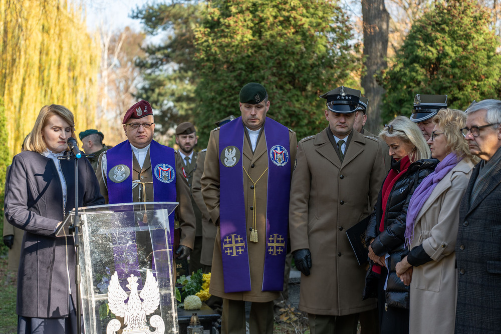 Uroczystość oznaczenia grobu gen. broni Leona Berbeckiego plakietą „Grób Weterana Walk o Wolność i Niepodległość Polski”. Fot.: IPN Krzysztof Łojko