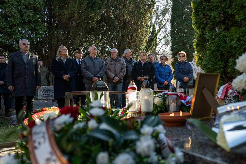 Uroczystość oznaczenia grobu gen. broni Leona Berbeckiego plakietą „Grób Weterana Walk o Wolność i Niepodległość Polski”. Fot.: IPN Krzysztof Łojko