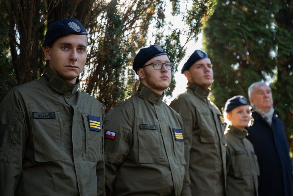 Uroczystość oznaczenia grobu gen. broni Leona Berbeckiego plakietą „Grób Weterana Walk o Wolność i Niepodległość Polski”. Fot.: IPN Krzysztof Łojko