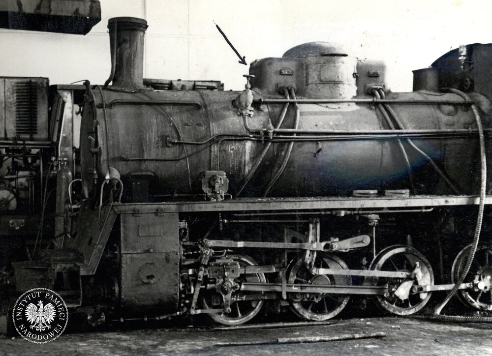 Parowóz przetokowy Px-48, uszkodzony w Częstochowie w 1964 r. (IPN Ka 3/54)