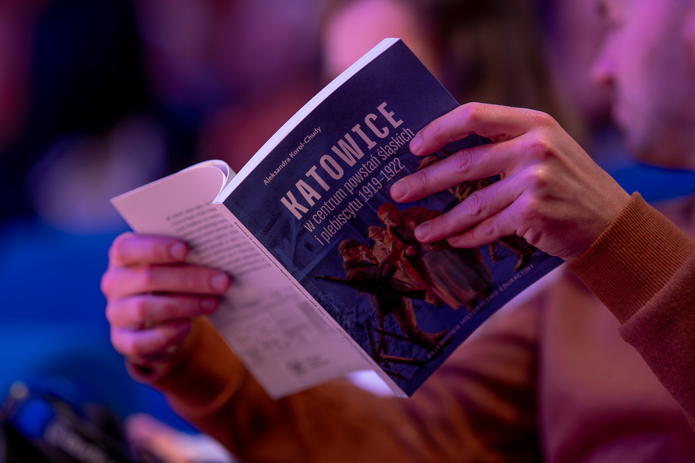 Słuchanie w ciemnościach „Po prostu Korfanty” – Katowice, 15 listopada 2025. Fot.: IPN Krzysztof Łojko