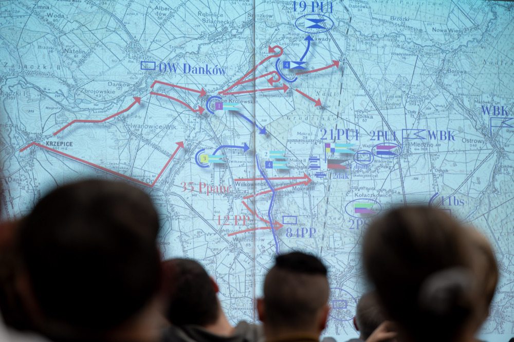 Wykład Adama Kurusa „Nieznane fakty o boju Wołyńskiej Brygady Kawalerii pod Mokrą 1 IX 1939”. Fot.: IPN Krzysztof Łojko