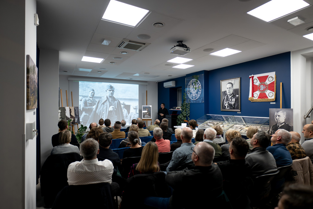 Wykład Adama Kurusa „Nieznane fakty o boju Wołyńskiej Brygady Kawalerii pod Mokrą 1 IX 1939”. Fot.: IPN Krzysztof Łojko