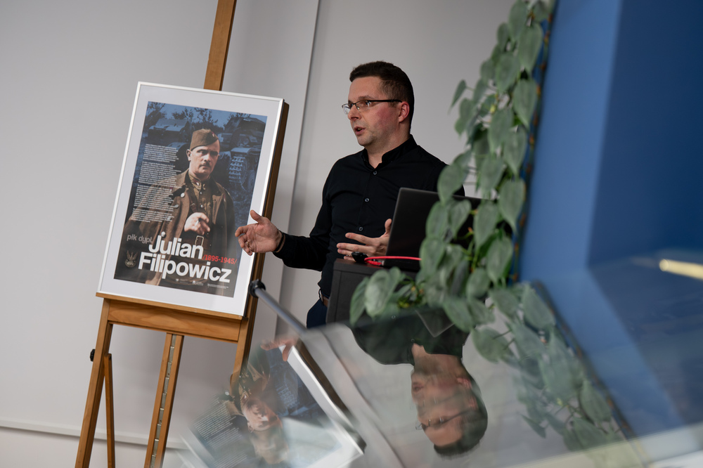 Wykład Adama Kurusa „Nieznane fakty o boju Wołyńskiej Brygady Kawalerii pod Mokrą 1 IX 1939”. Fot.: IPN Krzysztof Łojko