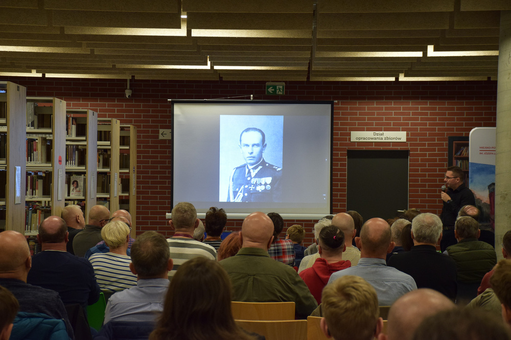 Zajęcia edukacyjne IPN w regionie częstochowskim. Fot. LUBITEKA Miejsko-Powiatowa Biblioteka Publiczna im. Józefa Lompy w Lublińcu