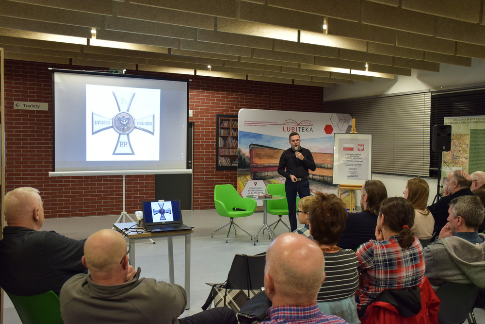 Zajęcia edukacyjne IPN w regionie częstochowskim. Fot. LUBITEKA Miejsko-Powiatowa Biblioteka Publiczna im. Józefa Lompy w Lublińcu
