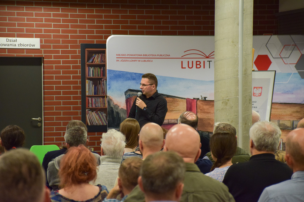 Zajęcia edukacyjne IPN w regionie częstochowskim. Fot. LUBITEKA Miejsko-Powiatowa Biblioteka Publiczna im. Józefa Lompy w Lublińcu