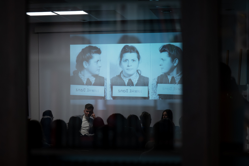 Spotkanie z Janem Jakubem Grabowskim, autorem książki „Suki, wiedźmy i bestie. Historie nadzorczyń z niemieckich obozów koncentracyjnych”. Fot.: IPN Krzysztof Łojko