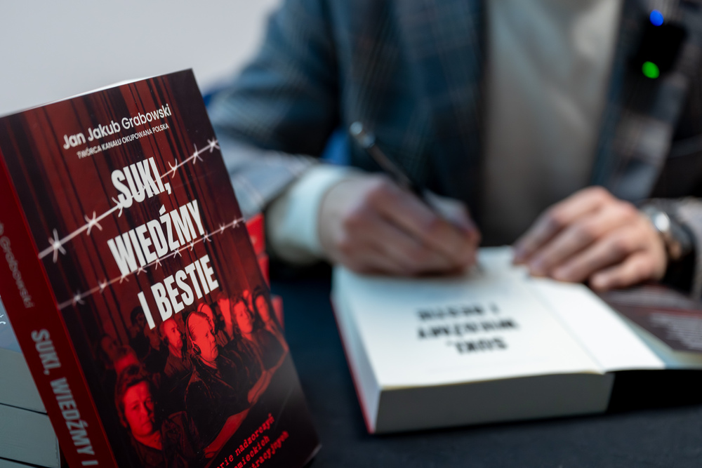 Spotkanie z Janem Jakubem Grabowskim, autorem książki „Suki, wiedźmy i bestie. Historie nadzorczyń z niemieckich obozów koncentracyjnych”. Fot.: IPN Krzysztof Łojko