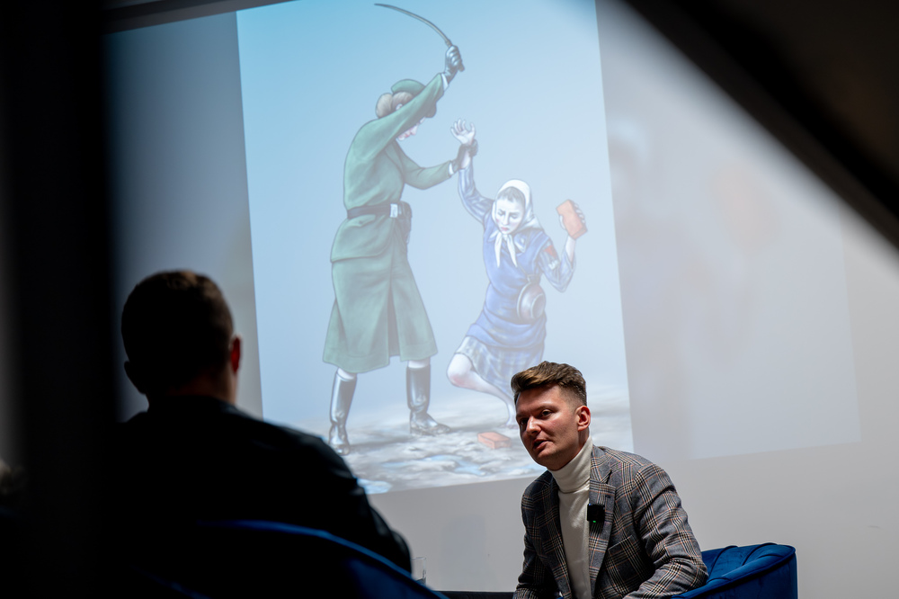 Spotkanie z Janem Jakubem Grabowskim, autorem książki „Suki, wiedźmy i bestie. Historie nadzorczyń z niemieckich obozów koncentracyjnych”. Fot.: IPN Krzysztof Łojko