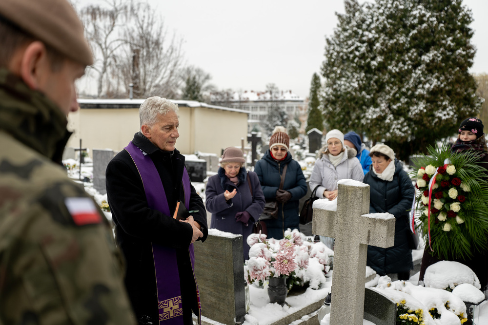 Uroczystość oznaczenia grobu obrońcy Lwowa śp. Ludwika Giebułtowicza plakietą „Grób Weterana Walk o Wolność i Niepodległość Polski”. Fot.: IPN Krzysztof Łojko