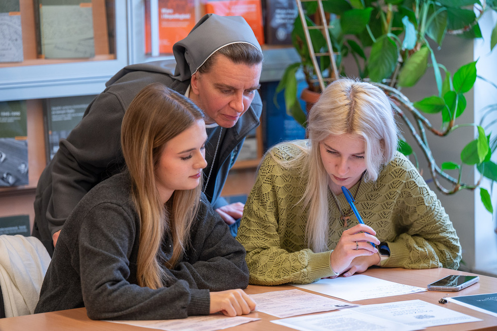 Jak magazyny akt IPN zmieniają się w żywą lekcję historii dla uczniów? Zajęcia "Co kryją Archiwa IPN?". Fot.: IPN Krzysztof Łojko