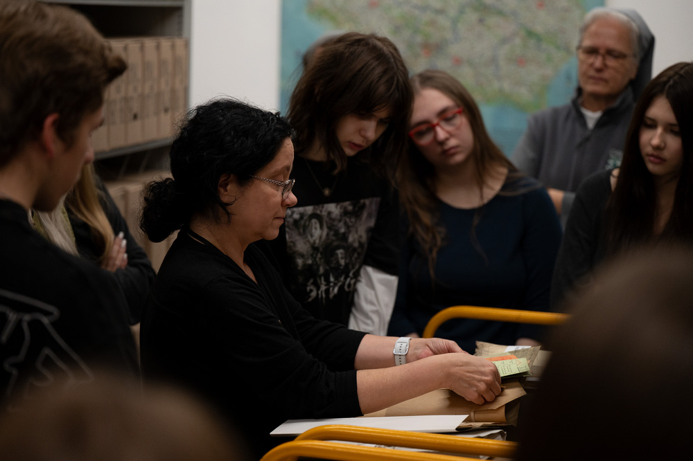 Jak magazyny akt IPN zmieniają się w żywą lekcję historii dla uczniów? Zajęcia "Co kryją Archiwa IPN?". Fot.: IPN Krzysztof Łojko