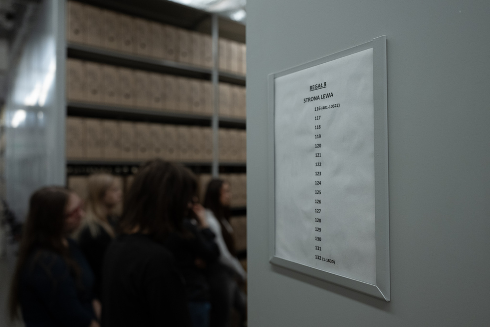 Jak magazyny akt IPN zmieniają się w żywą lekcję historii dla uczniów? Zajęcia "Co kryją Archiwa IPN?". Fot.: IPN Krzysztof Łojko