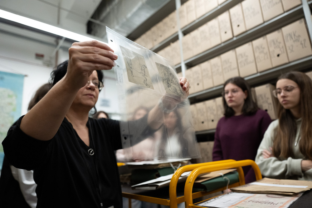 Jak magazyny akt IPN zmieniają się w żywą lekcję historii dla uczniów? Zajęcia "Co kryją Archiwa IPN?". Fot.: IPN Krzysztof Łojko