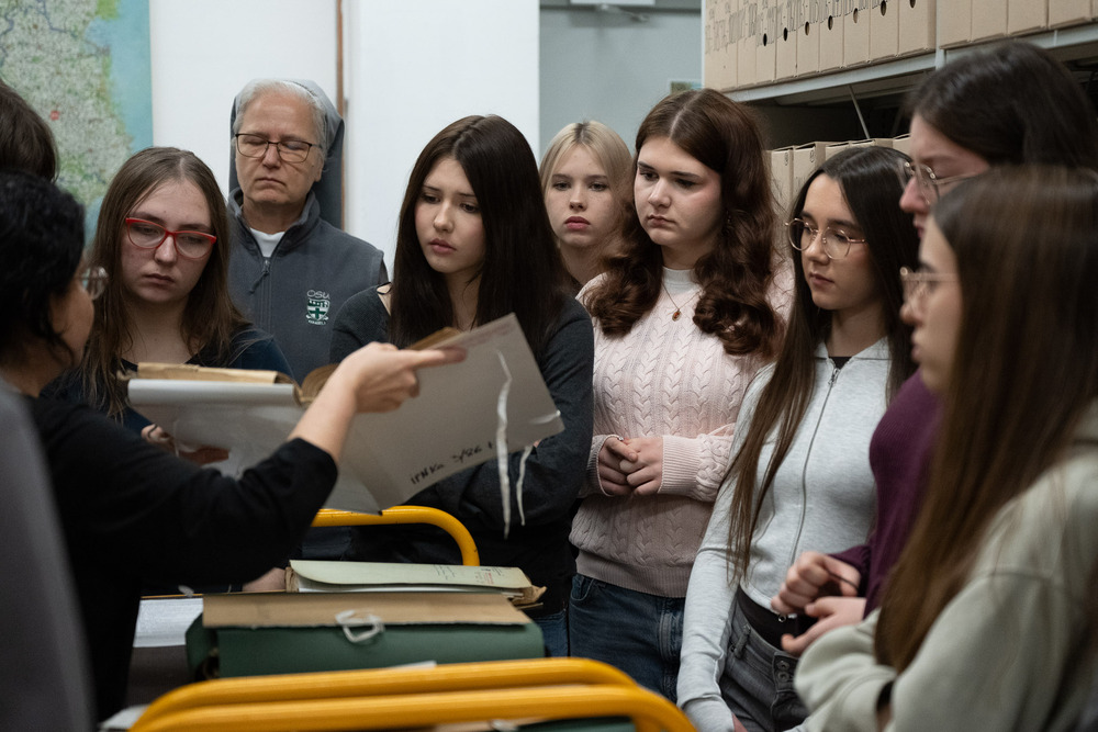 Jak magazyny akt IPN zmieniają się w żywą lekcję historii dla uczniów? Zajęcia "Co kryją Archiwa IPN?". Fot.: IPN Krzysztof Łojko