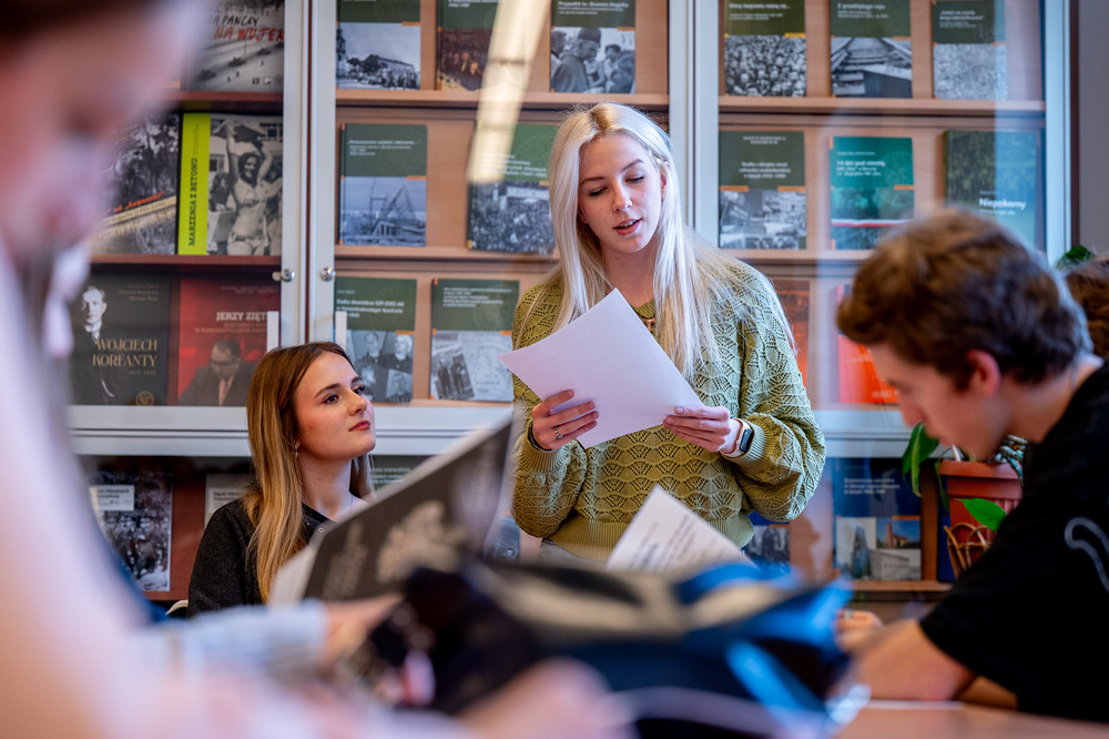 Jak magazyny akt IPN zmieniają się w żywą lekcję historii dla uczniów? Zajęcia "Co kryją Archiwa IPN?". Fot.: IPN Krzysztof Łojko