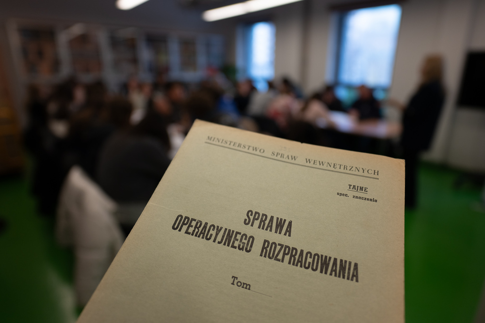 Jak magazyny akt IPN zmieniają się w żywą lekcję historii dla uczniów? Zajęcia "Co kryją Archiwa IPN?". Fot.: IPN Krzysztof Łojko