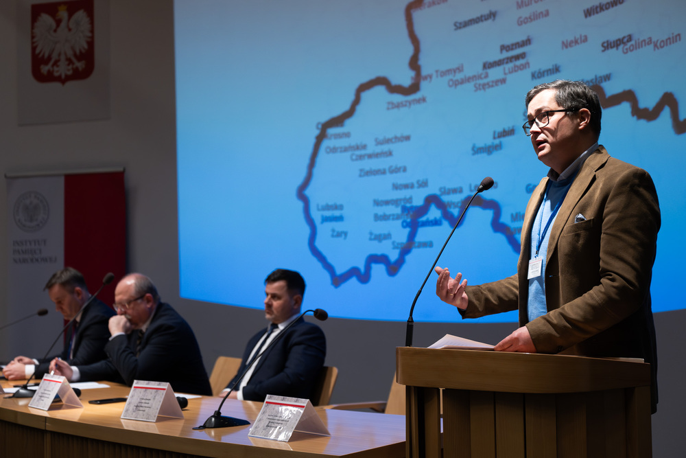 „Krajobraz powstańczy na polskich cmentarzach. Studium przypadków grobów powstańców ujętych w ewidencji grobów weteranów walk o wolność i niepodległość Polski”. Fot.: IPN Krzysztof Łojko