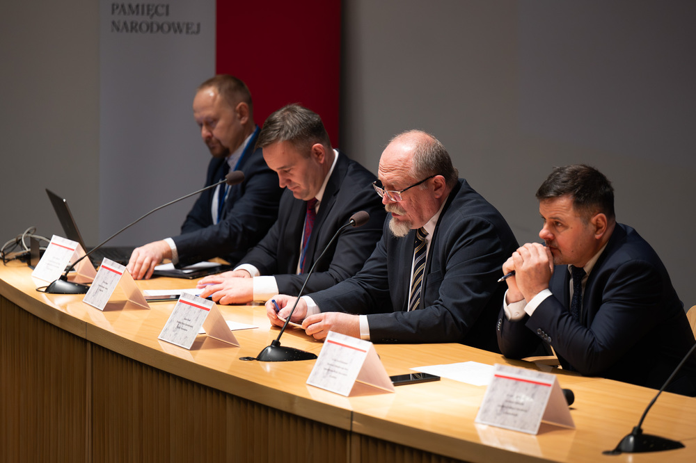 „Krajobraz powstańczy na polskich cmentarzach. Studium przypadków grobów powstańców ujętych w ewidencji grobów weteranów walk o wolność i niepodległość Polski”. Fot.: IPN Krzysztof Łojko