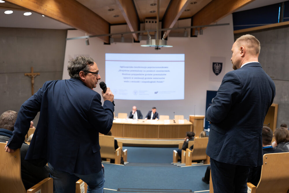 „Krajobraz powstańczy na polskich cmentarzach. Studium przypadków grobów powstańców ujętych w ewidencji grobów weteranów walk o wolność i niepodległość Polski”. Fot.: IPN Krzysztof Łojko