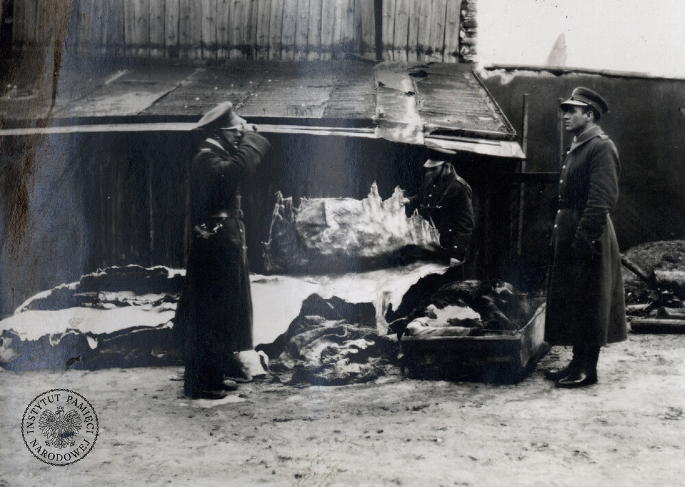 Fotografia opisana jako „wykrycie nielegalnej garbarni skór” (IPN Ka 439/38)