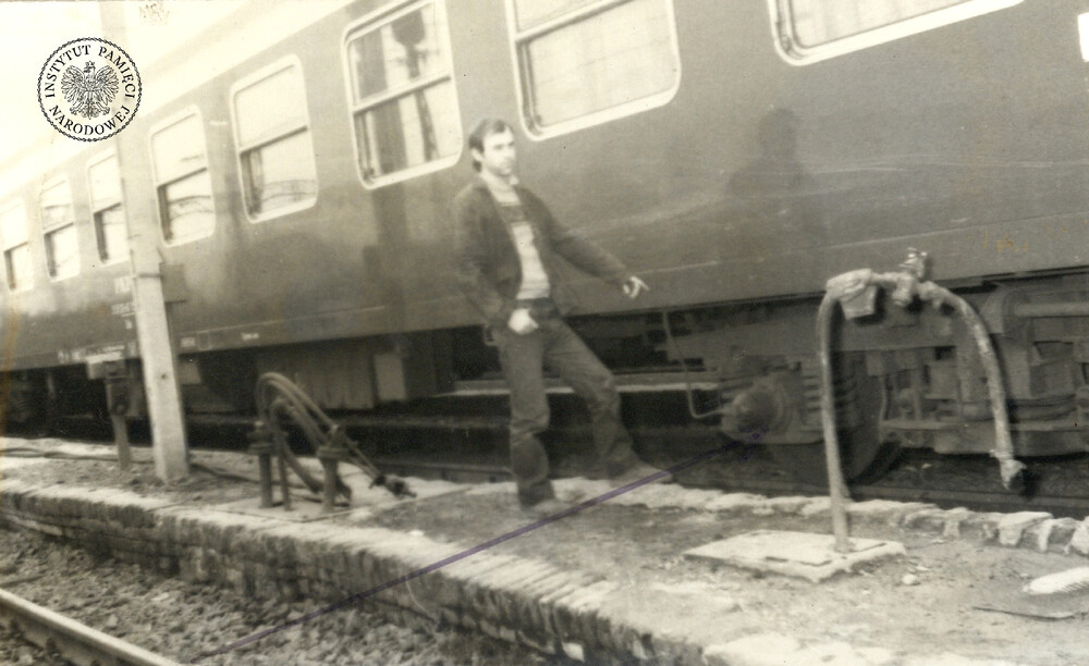 Wizja lokalna z udziałem mężczyzny, który w 1985 r. wielokrotnie przekroczył granicę między elementami podwozia pociągu (IPN Ka 035/1692)