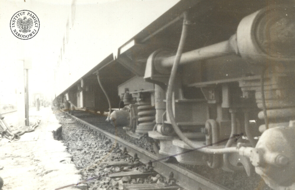 Wizja lokalna z udziałem mężczyzny, który w 1985 r. wielokrotnie przekroczył granicę między elementami podwozia pociągu (IPN Ka 035/1692)