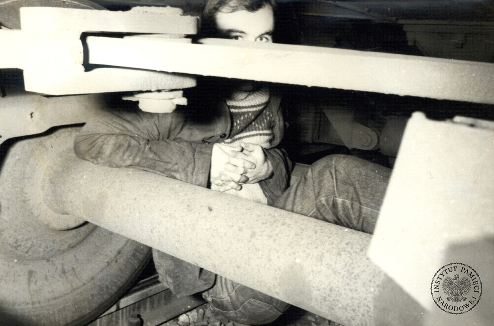 Wizja lokalna z udziałem mężczyzny, który w 1985 r. wielokrotnie przekroczył granicę między elementami podwozia pociągu (IPN Ka 035/1692)