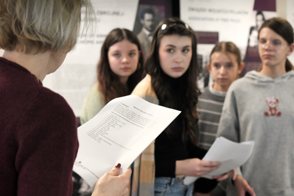 Spotkanie w ramach projektu edukacyjnego „Łączka i inne miejsca poszukiwań". Fot. Adam Kondracki/IPN