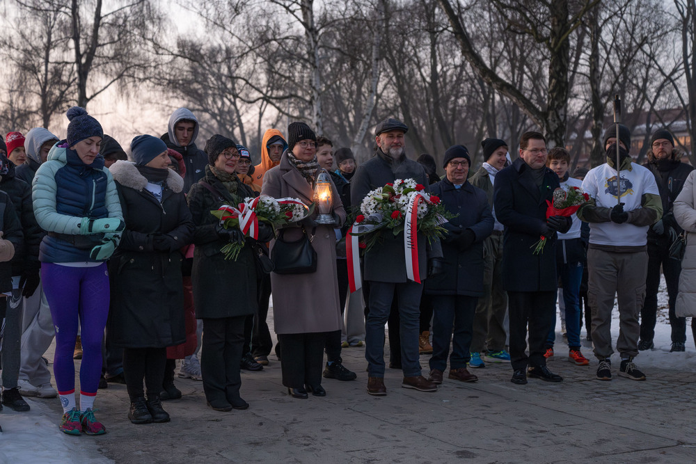 Bieg Pamięci ze Światłem Pokoju: sztafeta młodzieży z Oświęcimia do Gliwic – 19 stycznia 2026. Fot.: IPN Krzysztof Łojko