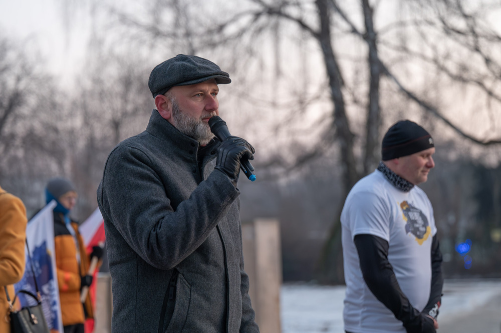 Bieg Pamięci ze Światłem Pokoju: sztafeta młodzieży z Oświęcimia do Gliwic – 19 stycznia 2026. Fot.: IPN Krzysztof Łojko