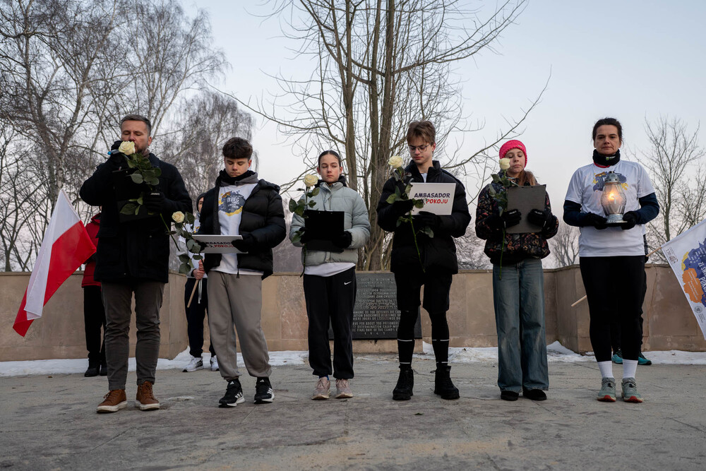 Bieg Pamięci ze Światłem Pokoju: sztafeta młodzieży z Oświęcimia do Gliwic – 19 stycznia 2026. Fot.: IPN Krzysztof Łojko