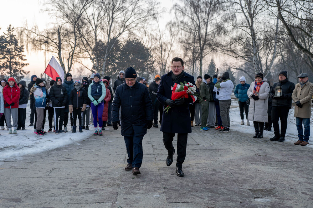 Bieg Pamięci ze Światłem Pokoju: sztafeta młodzieży z Oświęcimia do Gliwic – 19 stycznia 2026. Fot.: IPN Krzysztof Łojko