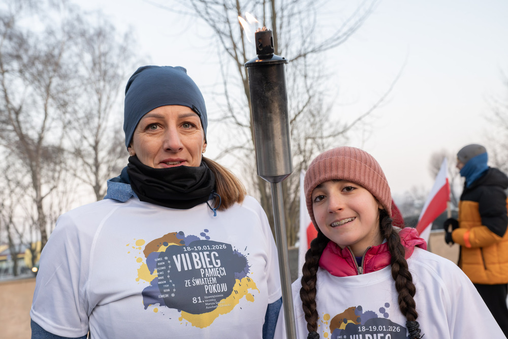 Bieg Pamięci ze Światłem Pokoju: sztafeta młodzieży z Oświęcimia do Gliwic – 19 stycznia 2026. Fot.: IPN Krzysztof Łojko